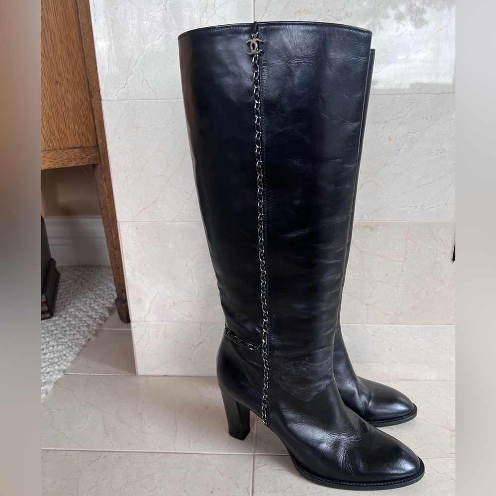 Chanel Black Leather Knee-High Boots with Chain Detail - Picture 5 of 16